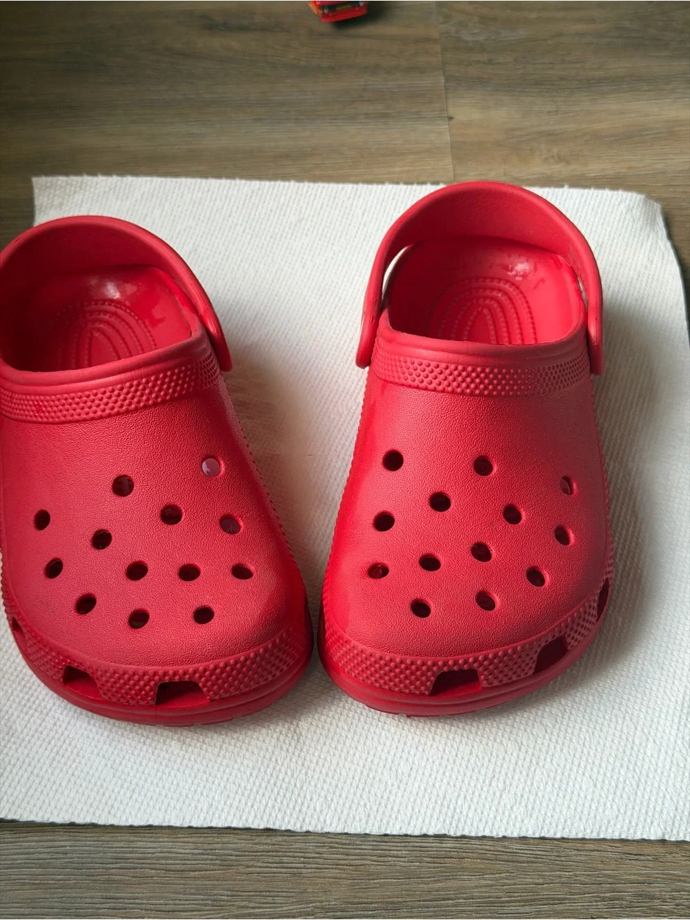 VGUC crocs size J1 kids crocs red